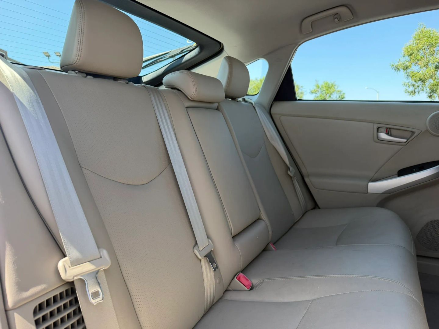 Photo 19 of this Toyota Prius