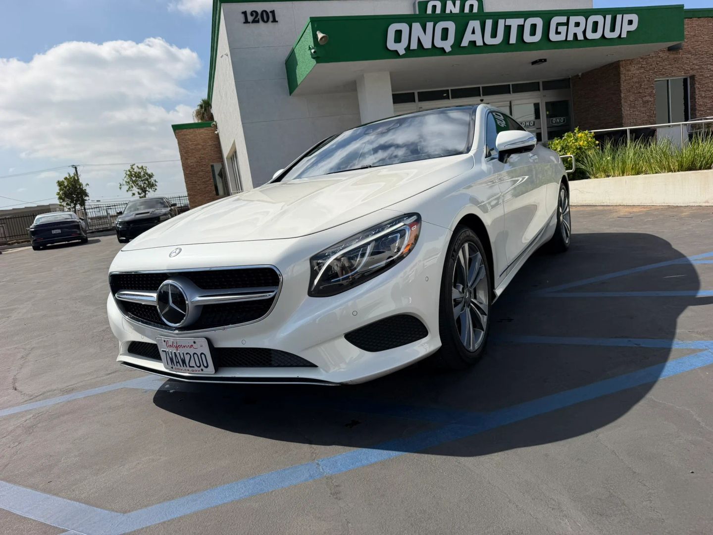 Photo 2 of this Mercedes-Benz S 550