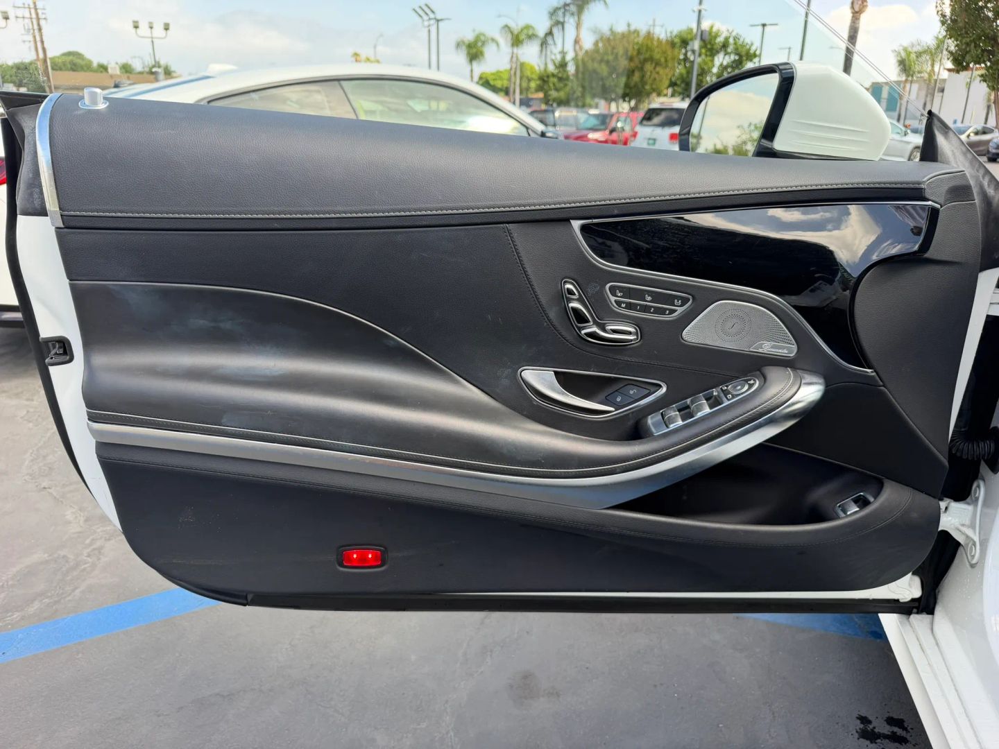 Photo 9 of this Mercedes-Benz S 550