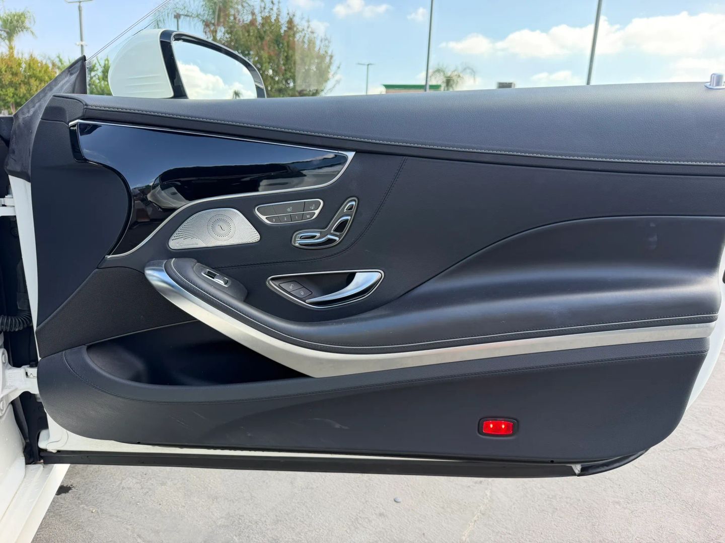 Photo 13 of this Mercedes-Benz S 550