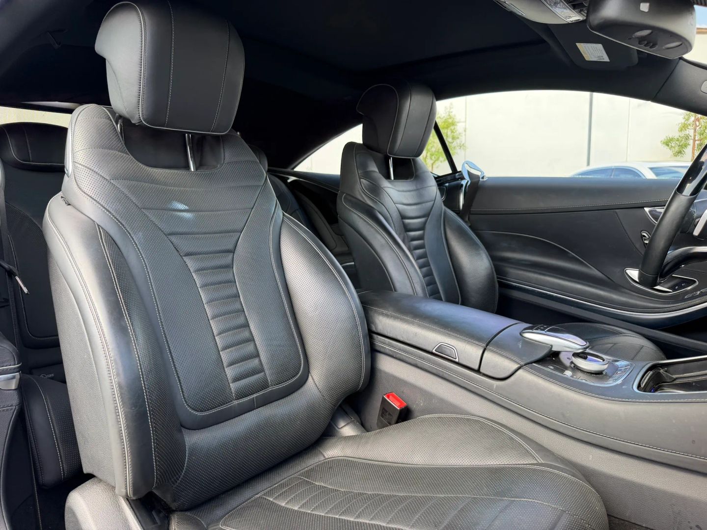 Photo 14 of this Mercedes-Benz S 550