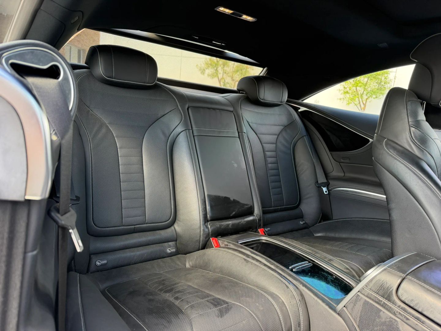 Photo 16 of this Mercedes-Benz S 550