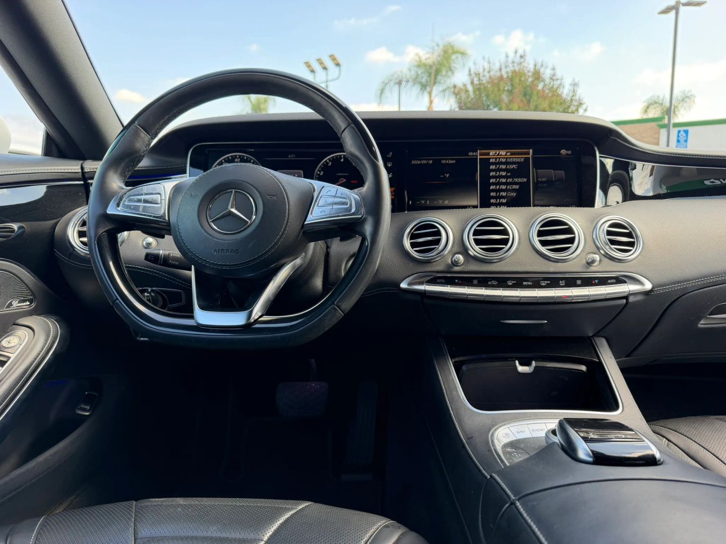 Photo 17 of this Mercedes-Benz S 550