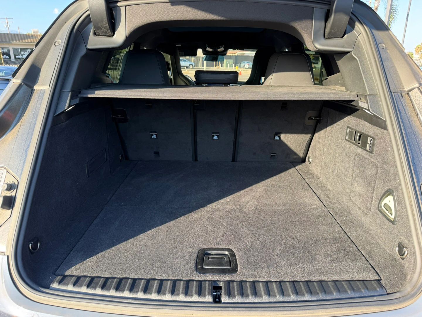 Photo 13 of this BMW iX