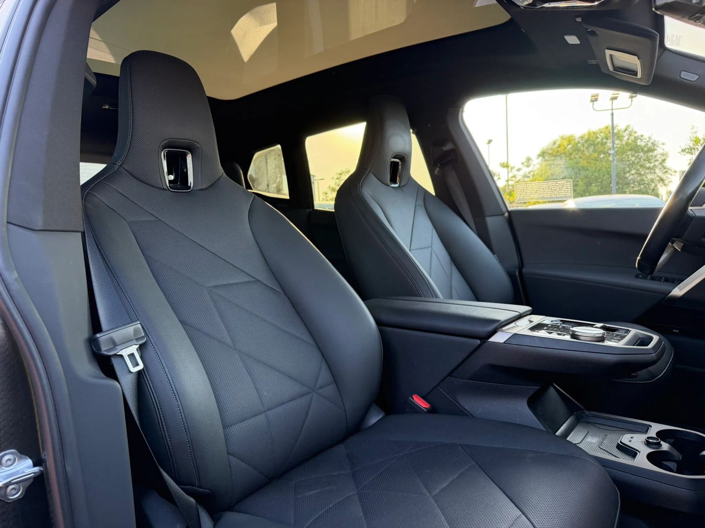 Photo 17 of this BMW iX