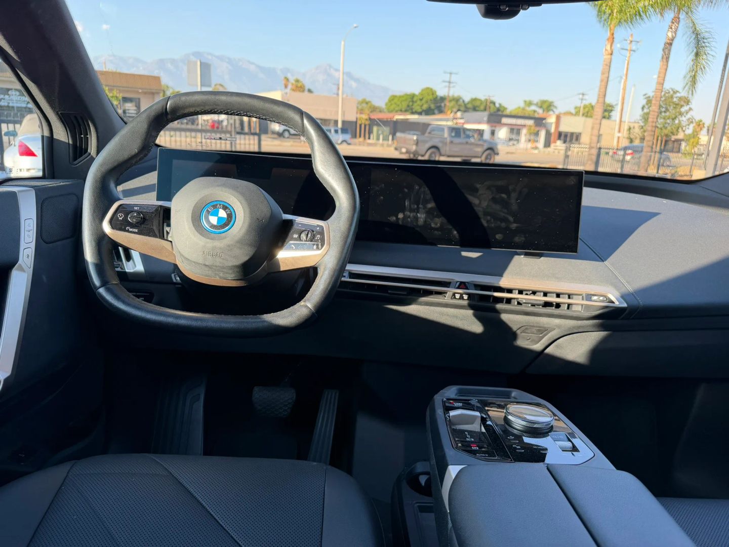 Photo 23 of this BMW iX