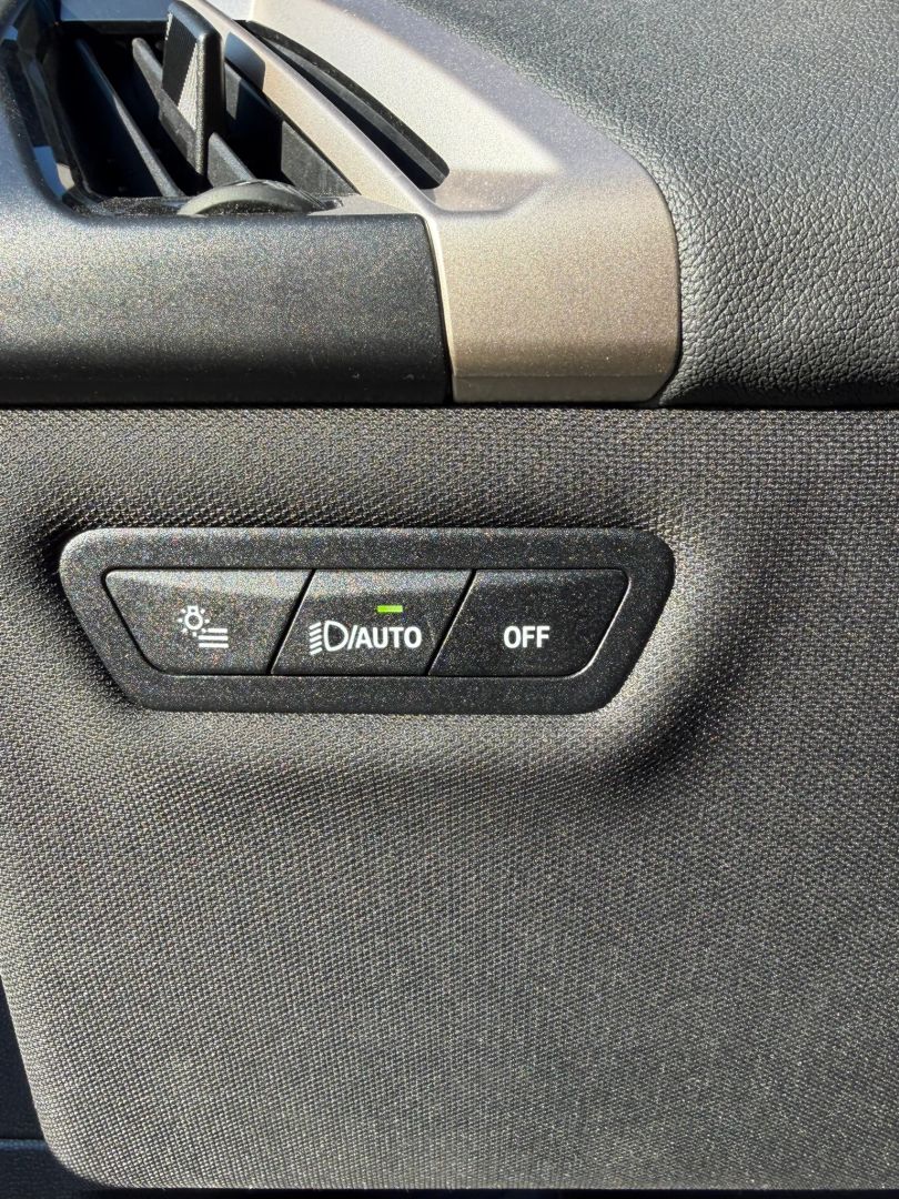 Photo 32 of this BMW iX