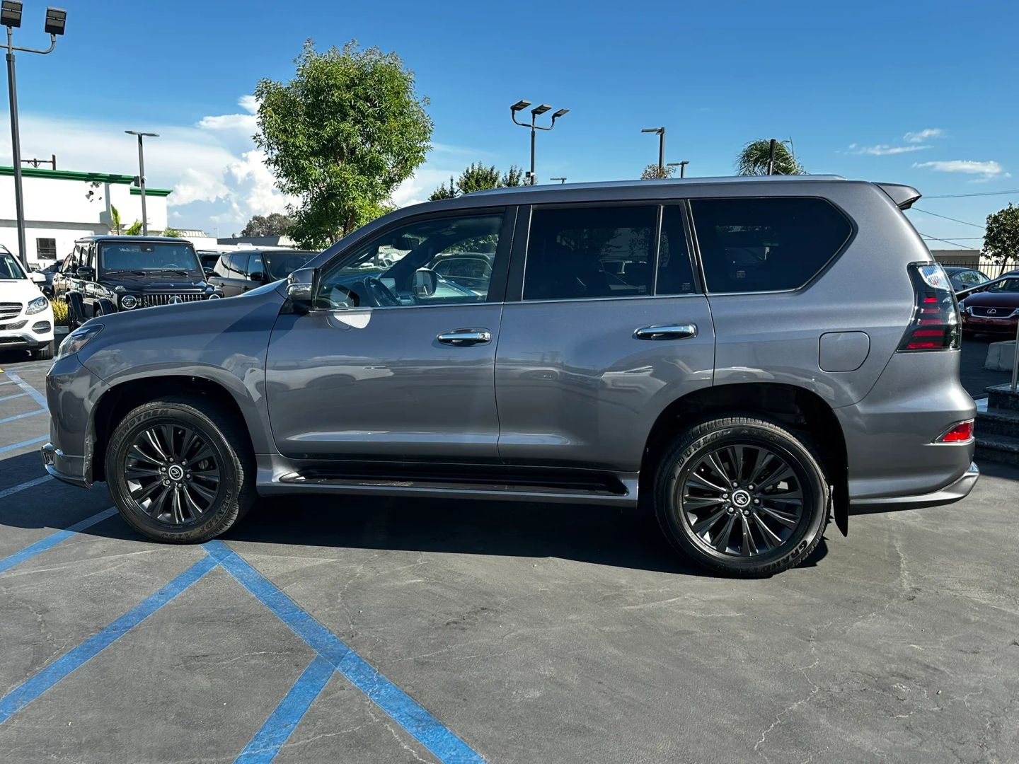 Photo 5 of this Lexus GX 460