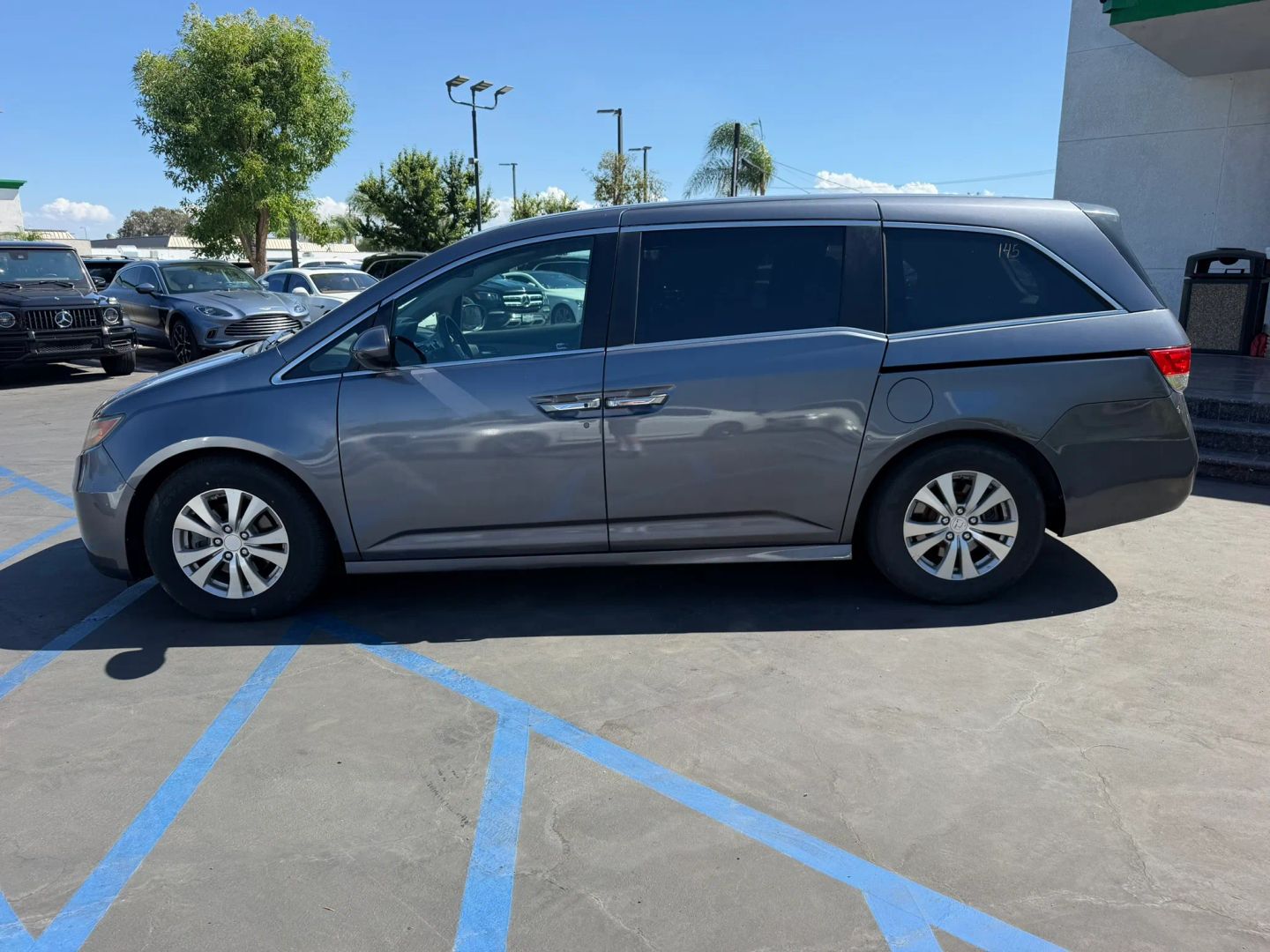 Photo 5 of this Honda Odyssey