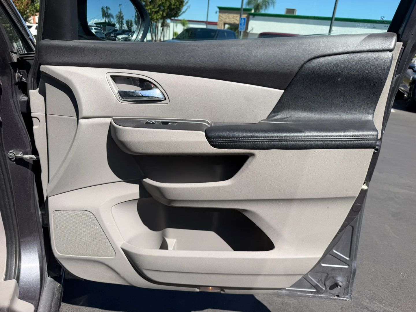 Photo 16 of this Honda Odyssey