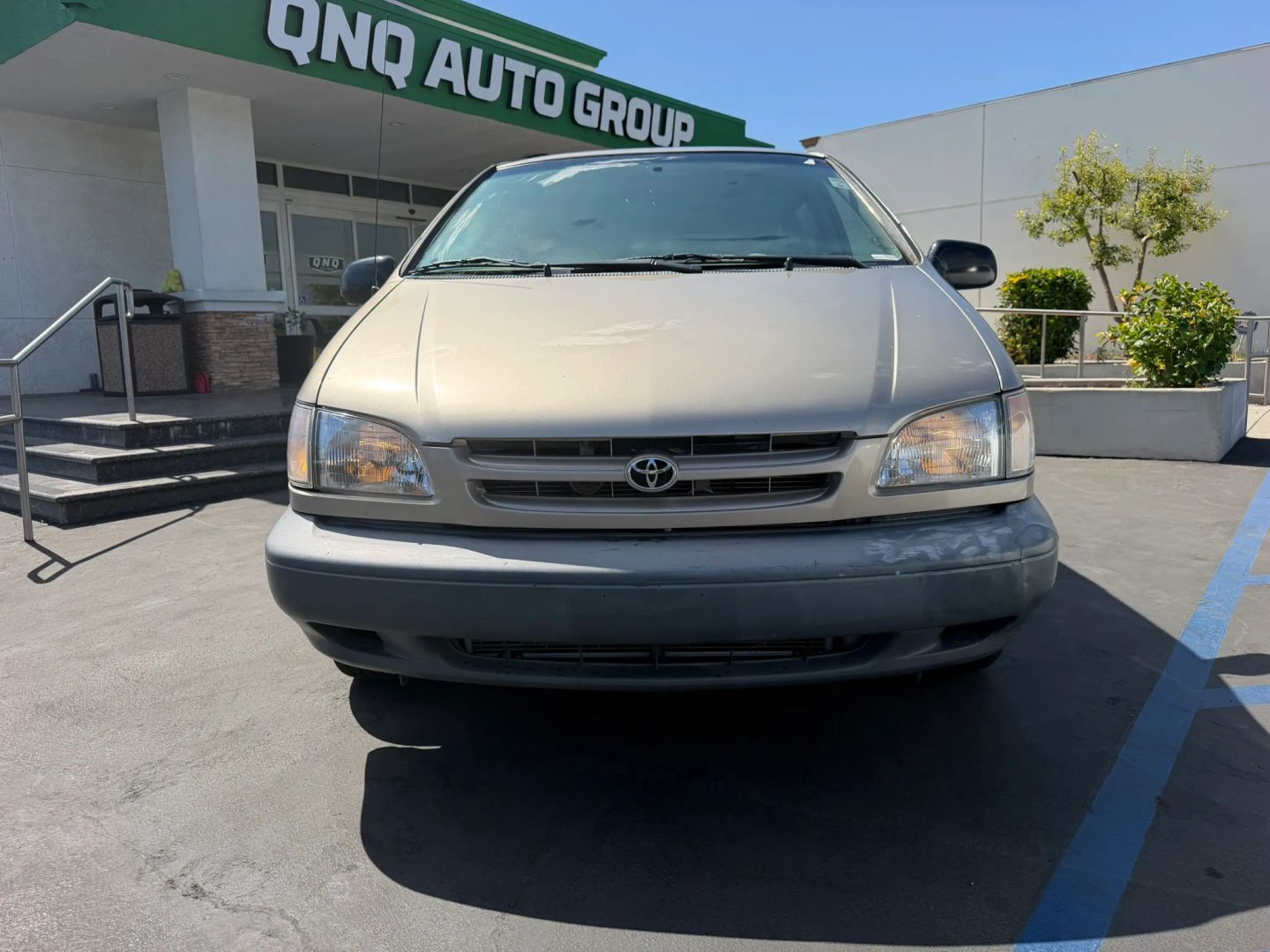 Photo 2 of this Toyota Sienna