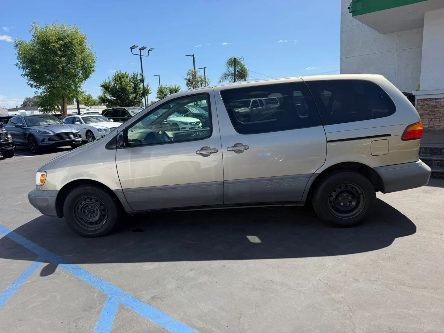 Photo 5 of this Toyota Sienna