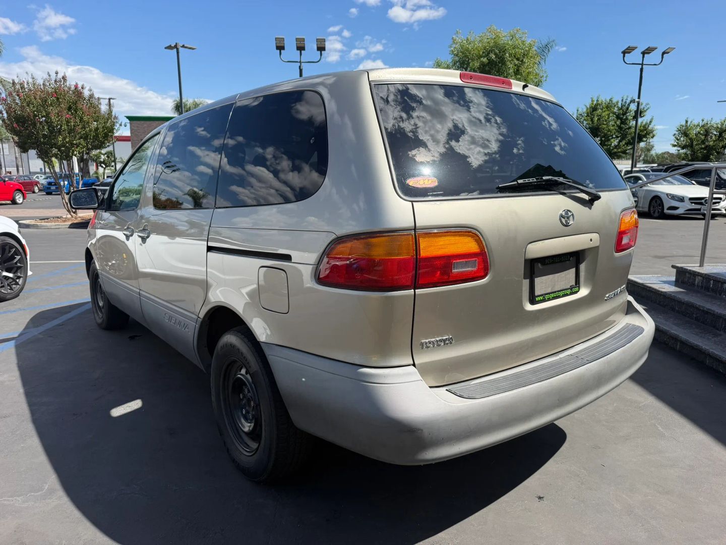 Photo 8 of this Toyota Sienna