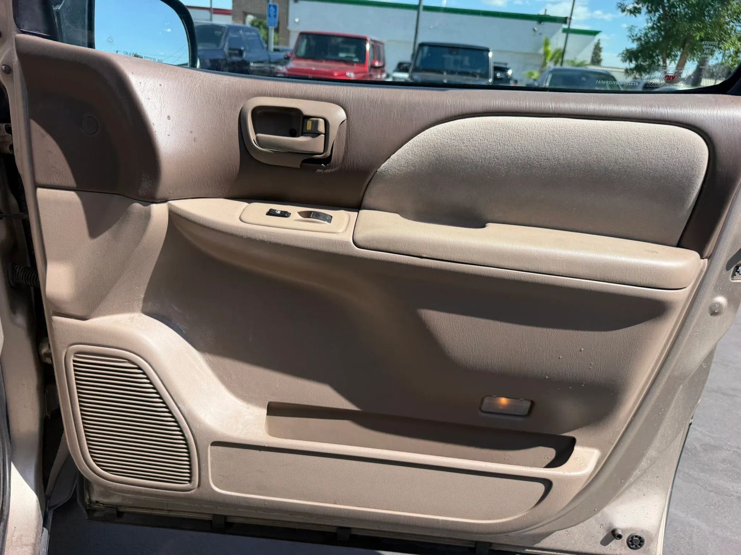 Photo 17 of this Toyota Sienna