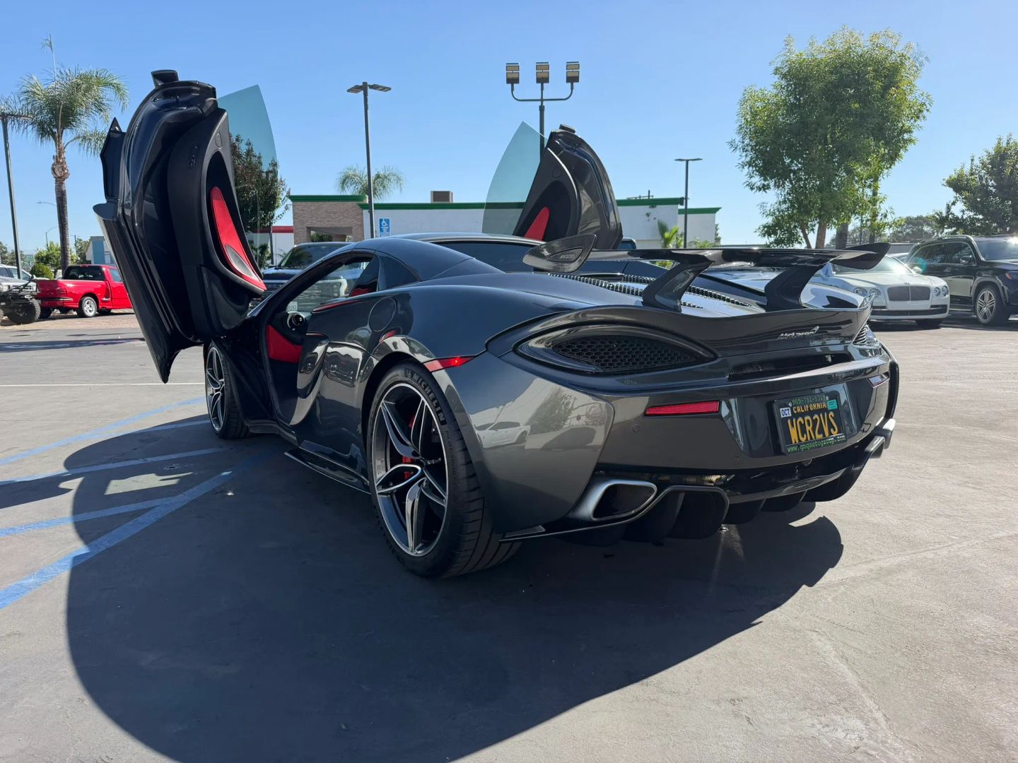 Photo 3 of this McLaren 570S