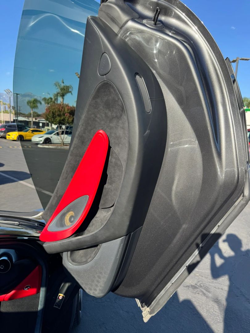 Photo 40 of this McLaren 570S