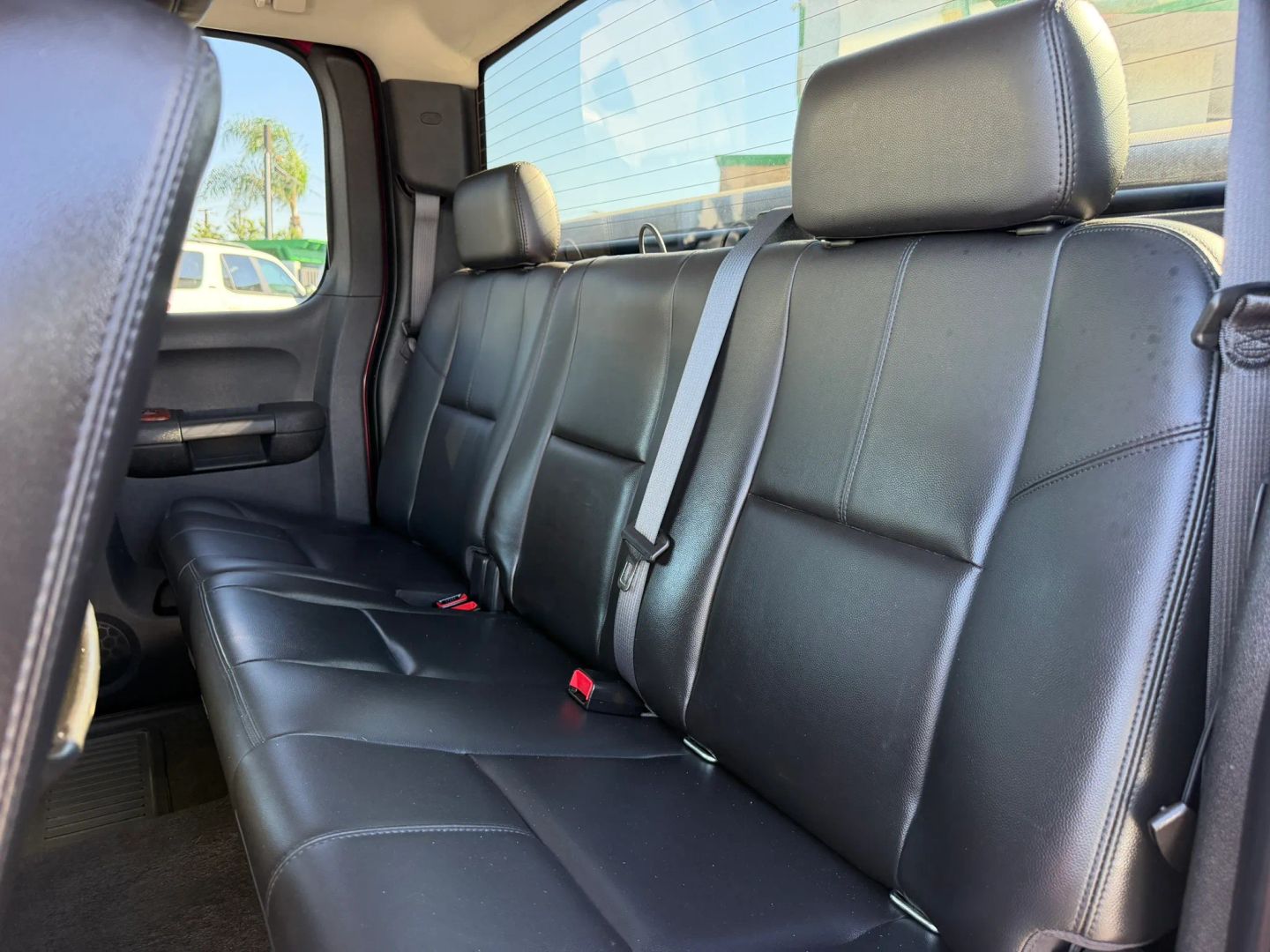 Photo 14 of this Chevrolet Silverado 1500
