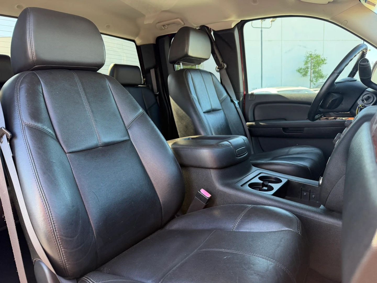 Photo 17 of this Chevrolet Silverado 1500