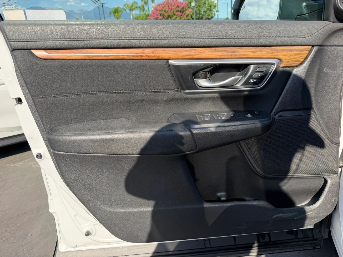 Photo 9 of this Honda CR-V Hybrid