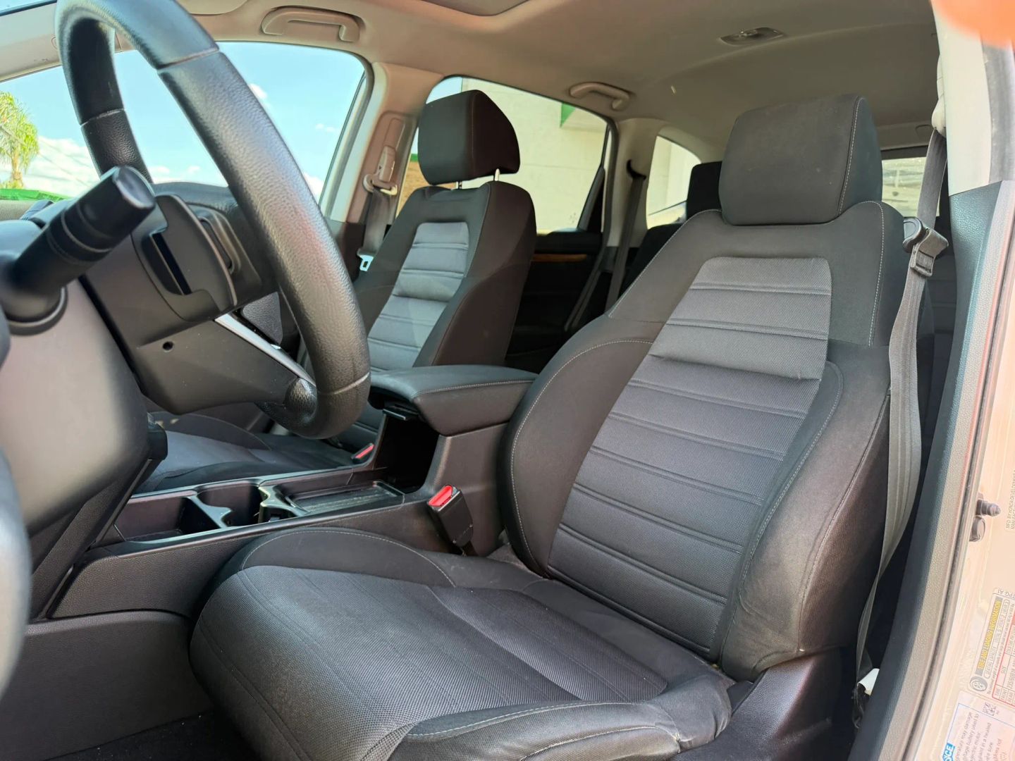 Photo 10 of this Honda CR-V Hybrid