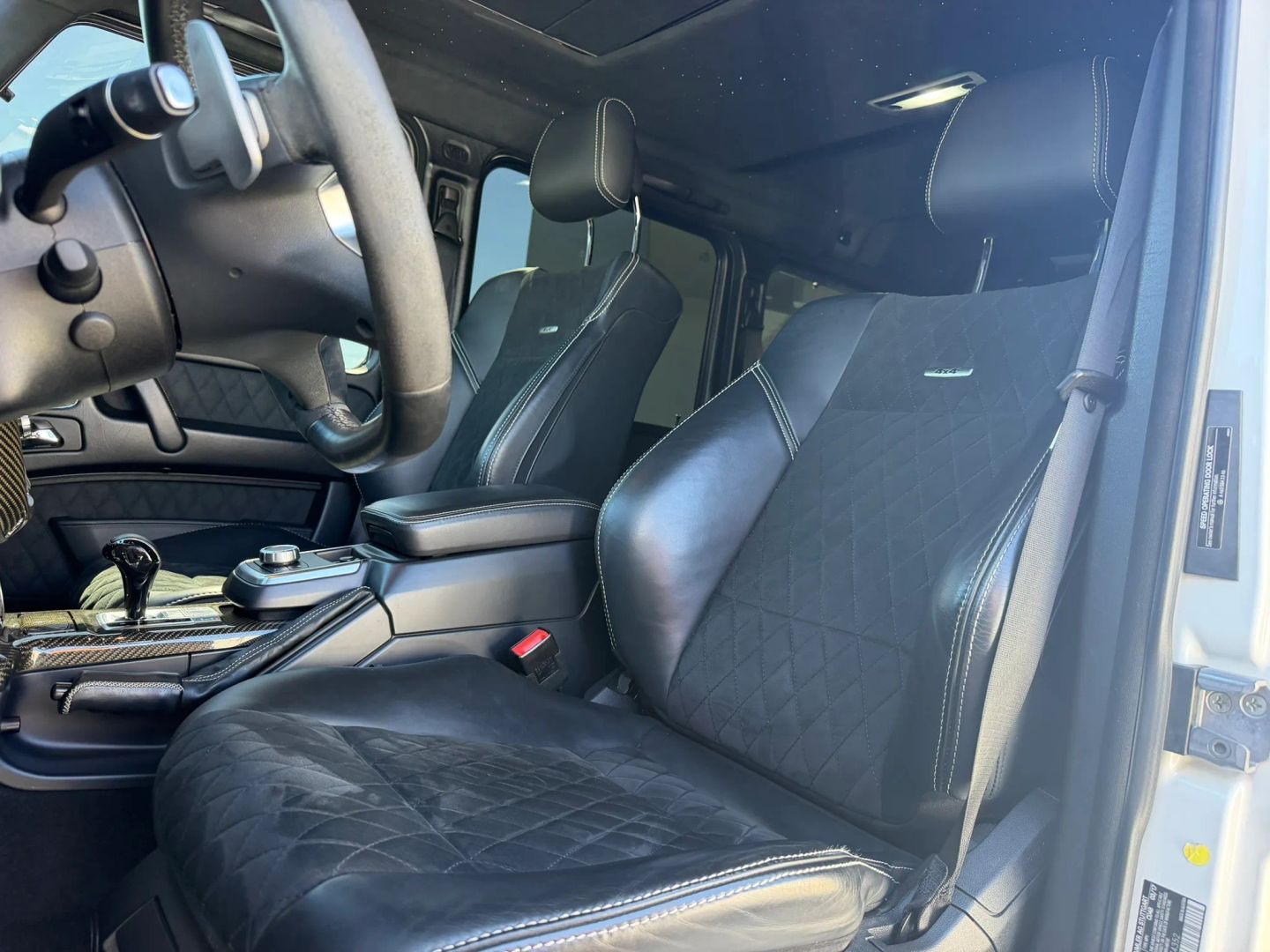 Photo 28 of this Mercedes-Benz G 550 4x4 Squared