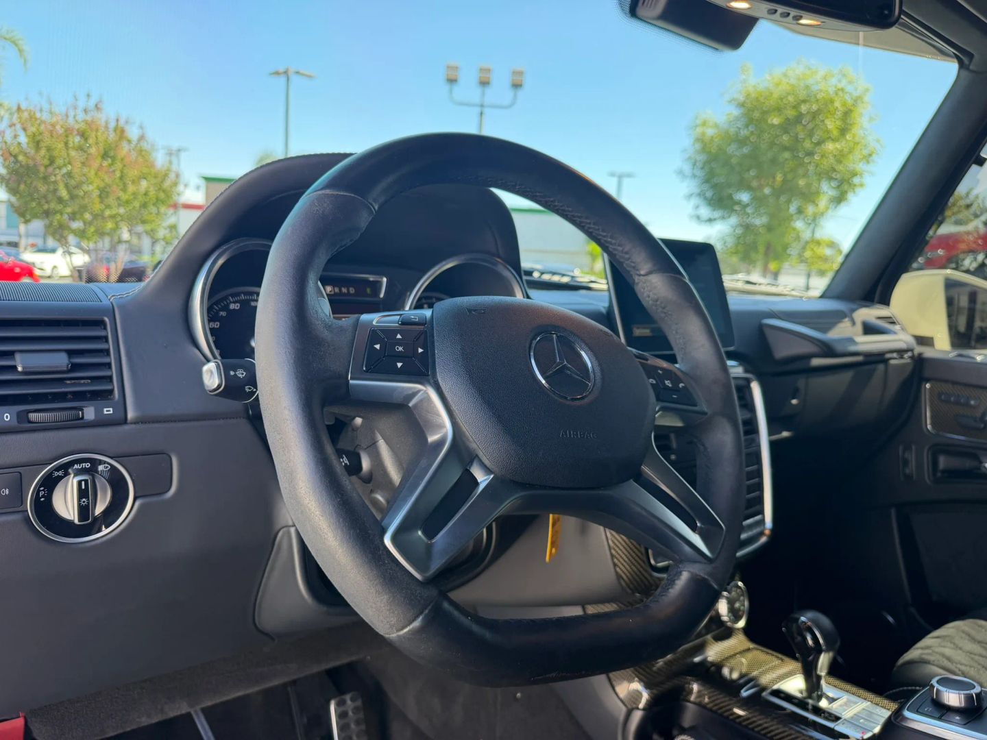 Photo 33 of this Mercedes-Benz G 550 4x4 Squared