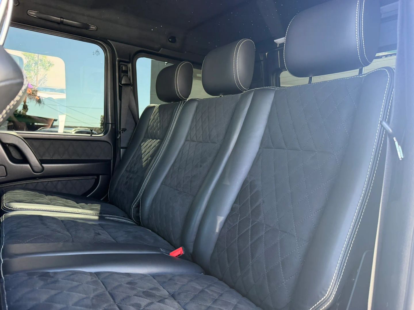 Photo 38 of this Mercedes-Benz G 550 4x4 Squared