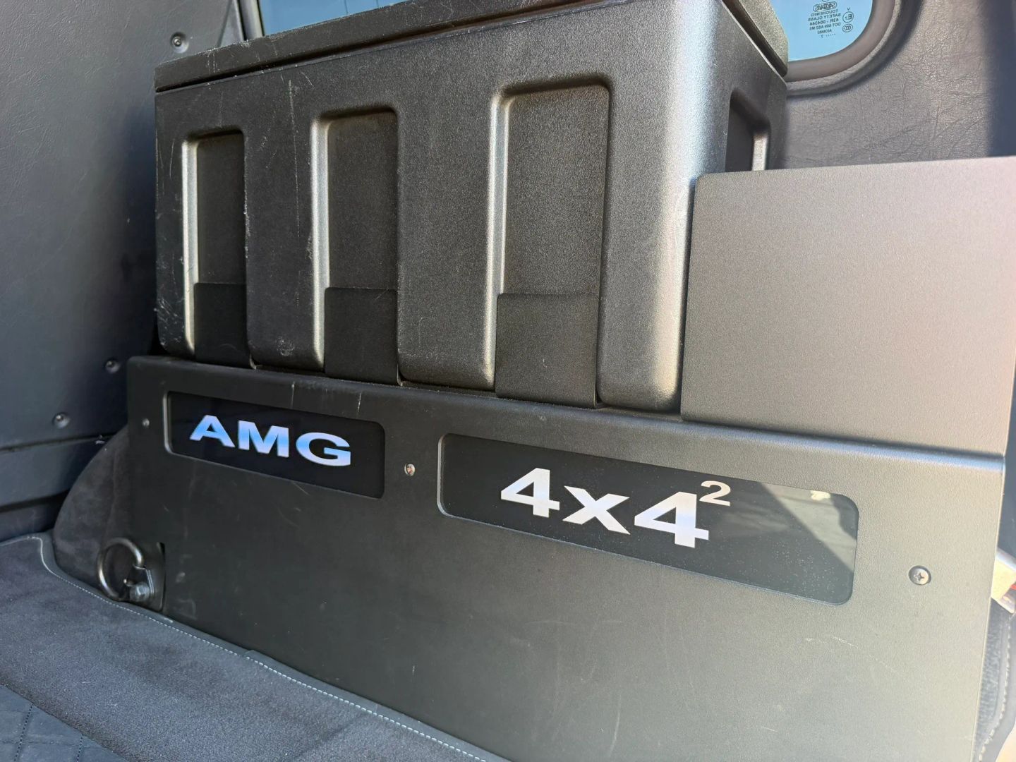 Photo 40 of this Mercedes-Benz G 550 4x4 Squared