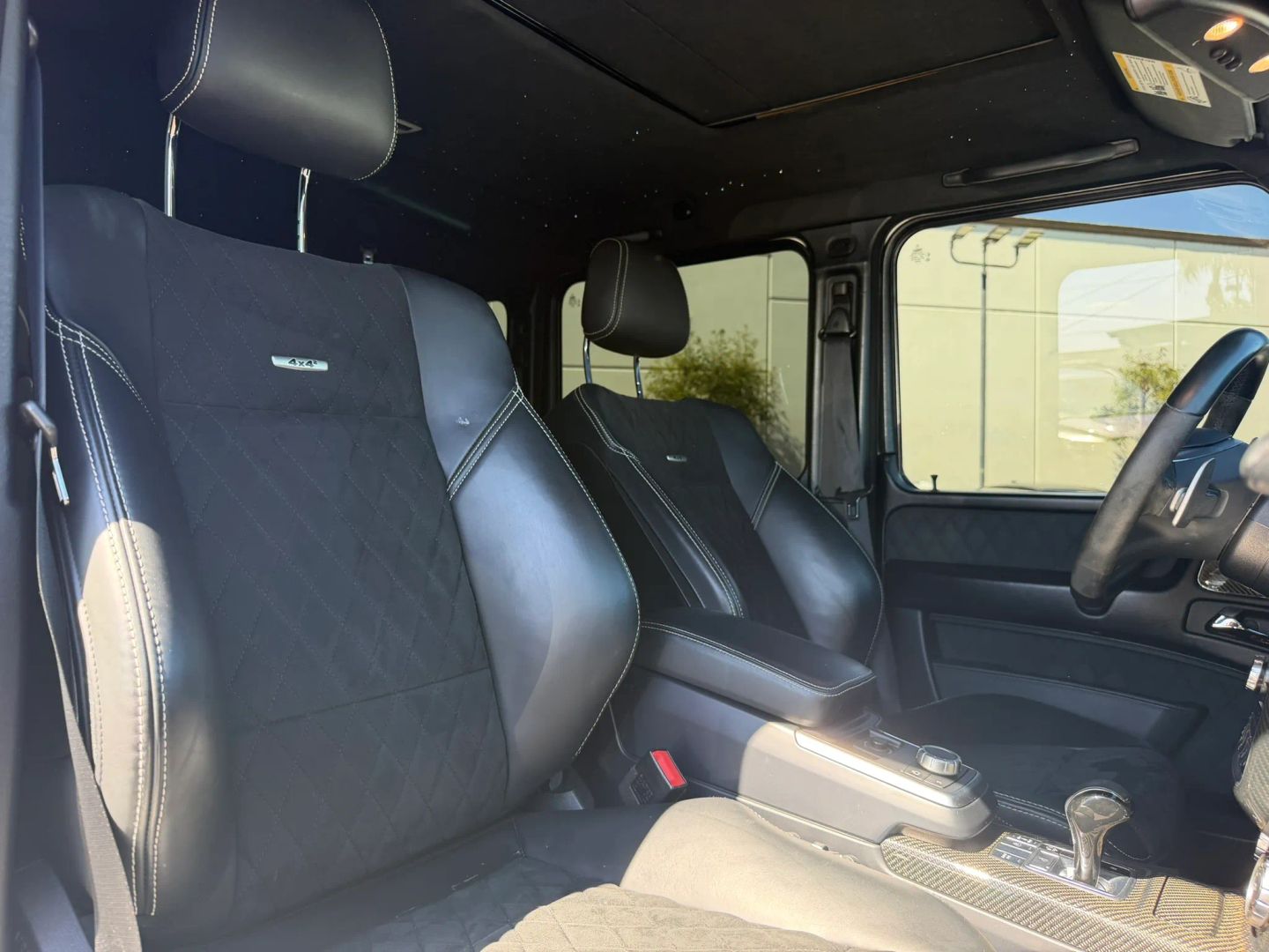 Photo 45 of this Mercedes-Benz G 550 4x4 Squared