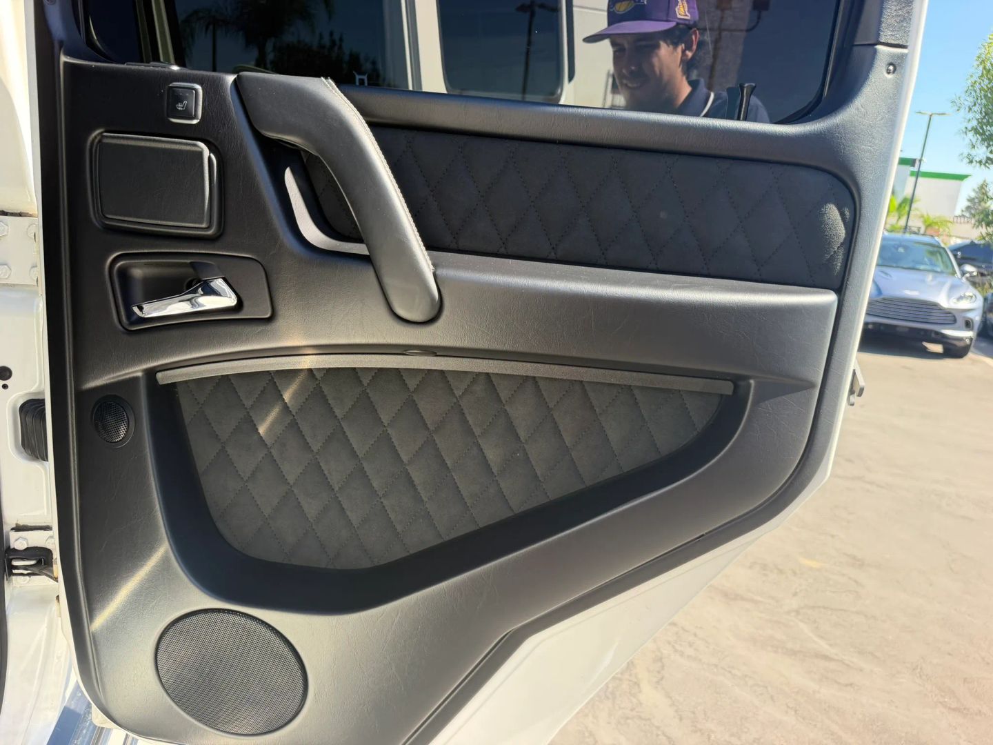 Photo 46 of this Mercedes-Benz G 550 4x4 Squared