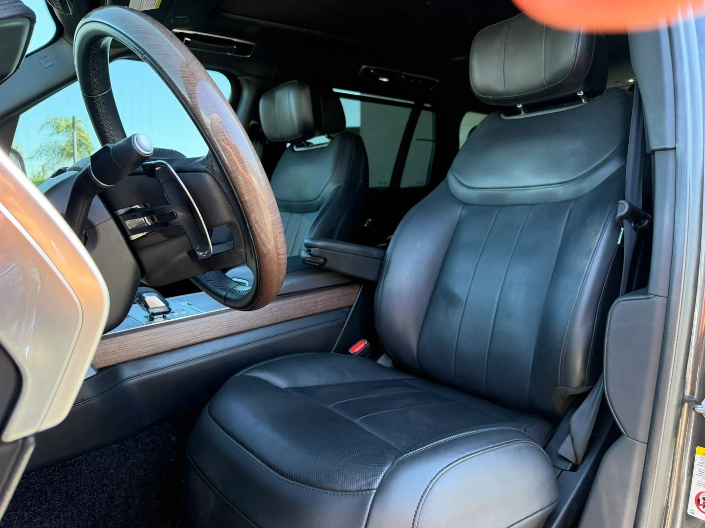 Photo 12 of this Land Rover Range Rover
