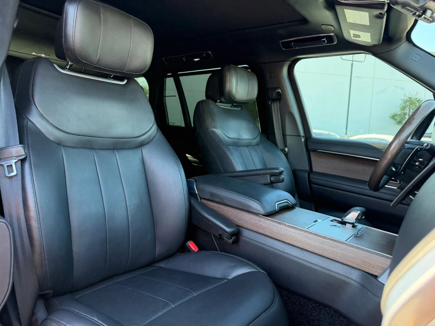 Photo 20 of this Land Rover Range Rover