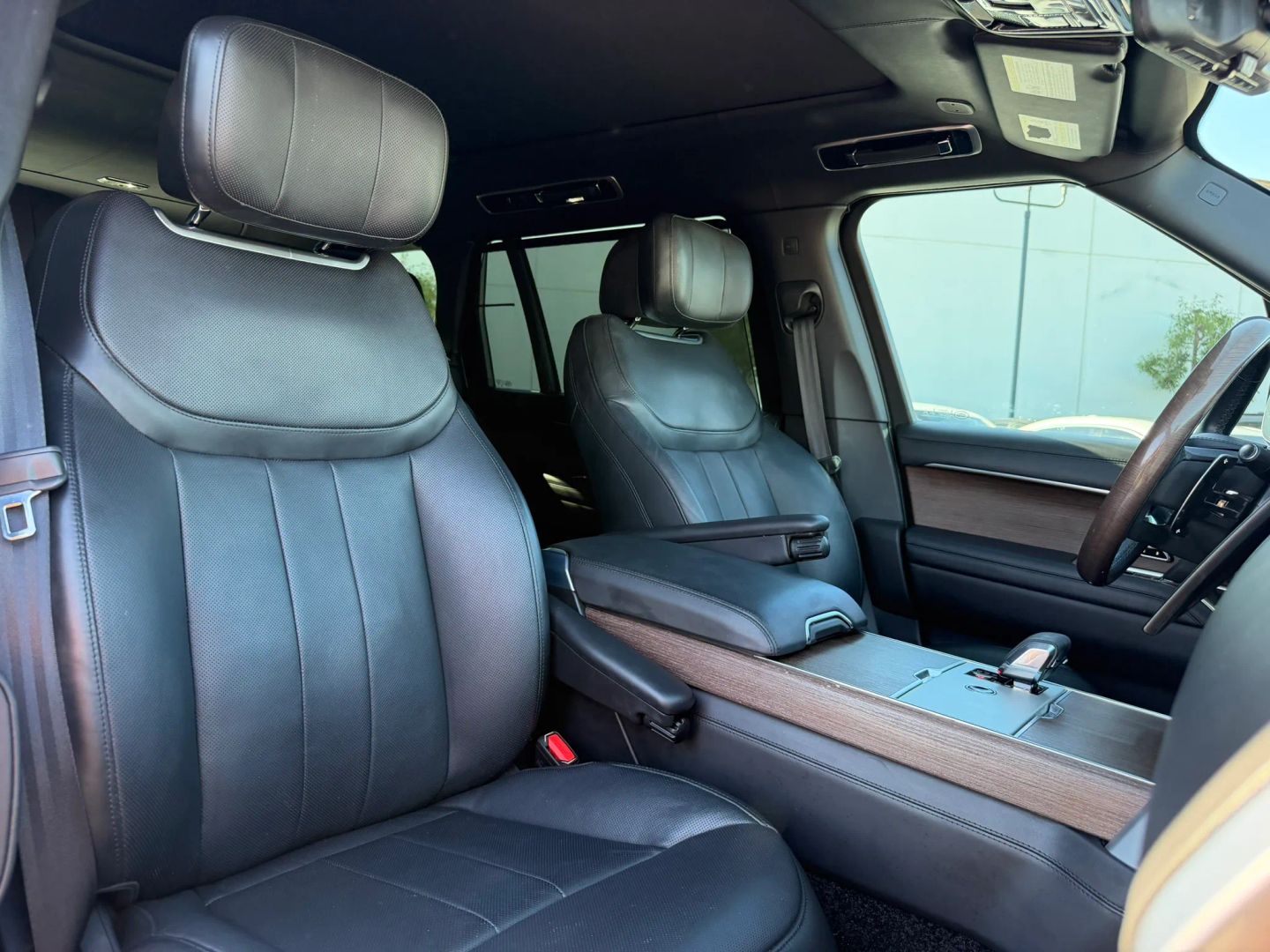 Photo 21 of this Land Rover Range Rover