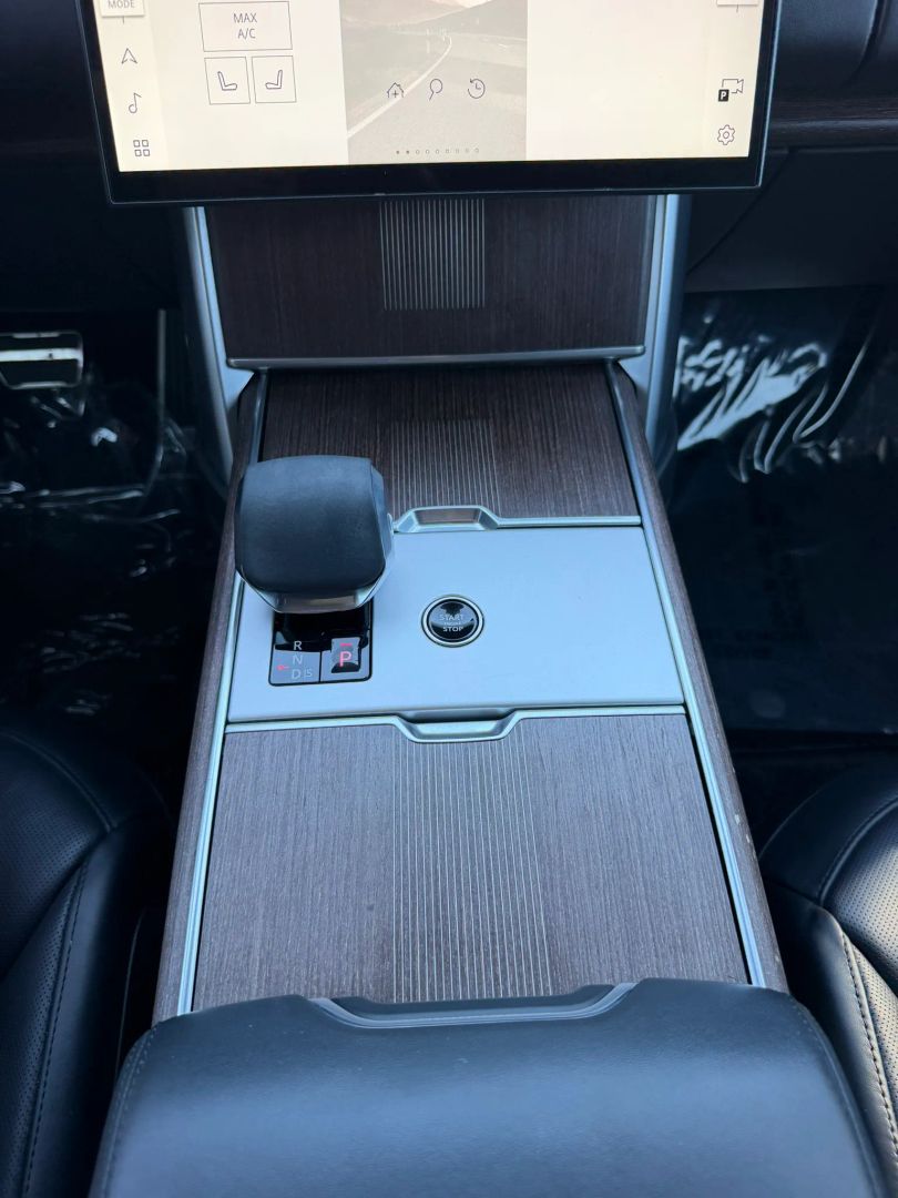 Photo 33 of this Land Rover Range Rover