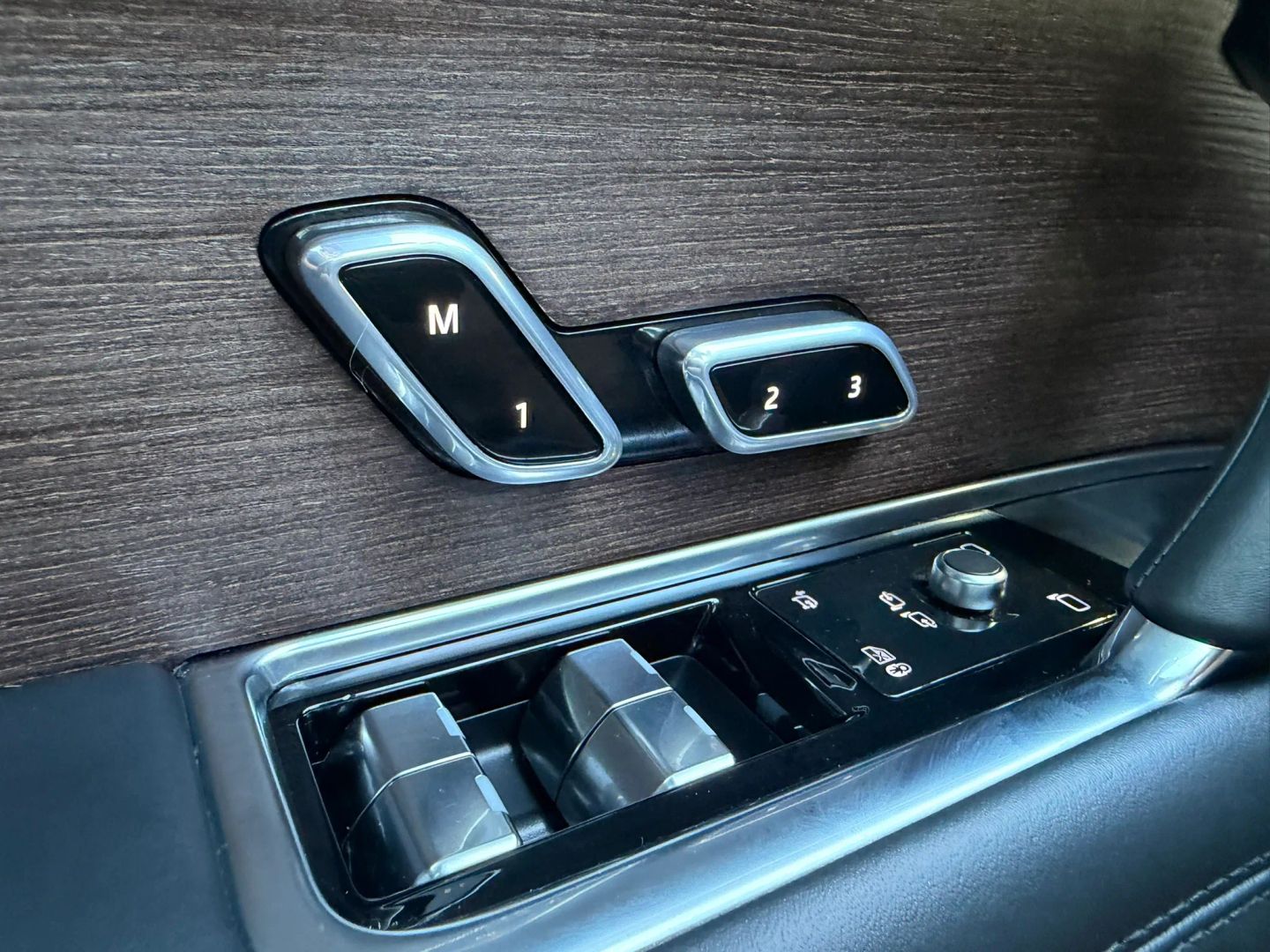 Photo 36 of this Land Rover Range Rover