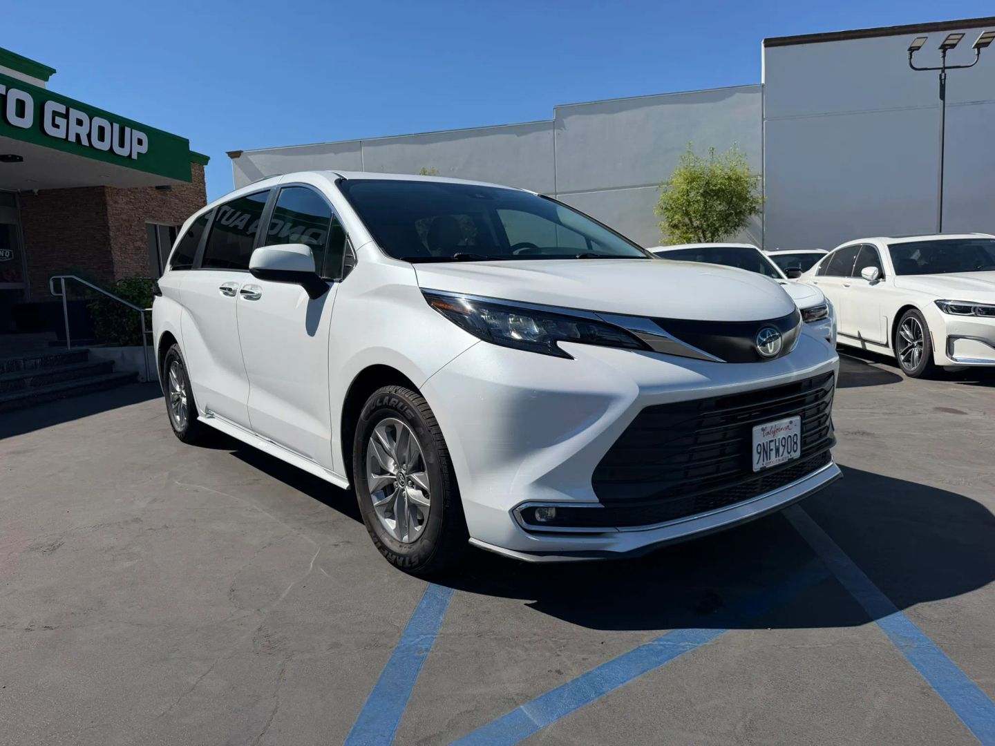 Photo 3 of this Toyota Sienna