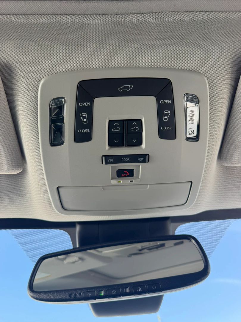 Photo 28 of this Toyota Sienna