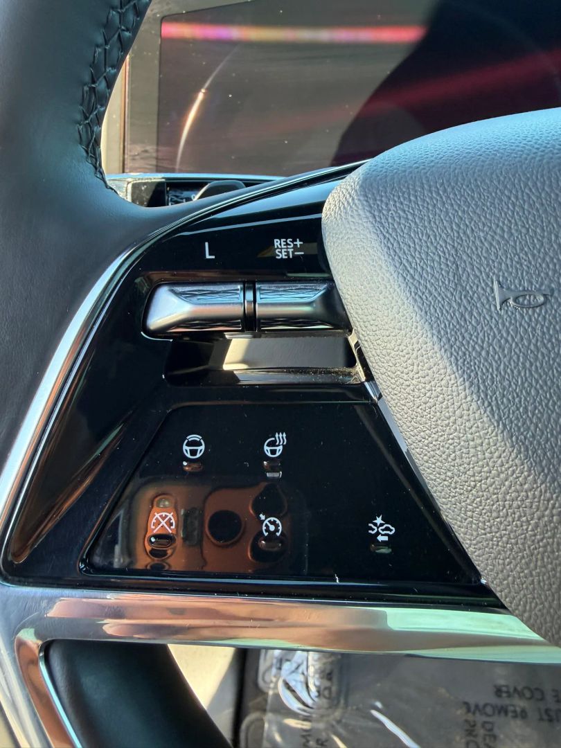 Photo 19 of this Cadillac Escalade ESV