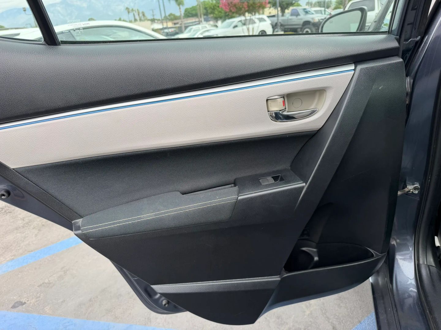 Photo 12 of this Toyota Corolla