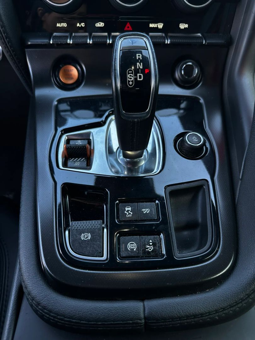 Photo 23 of this Jaguar F-TYPE