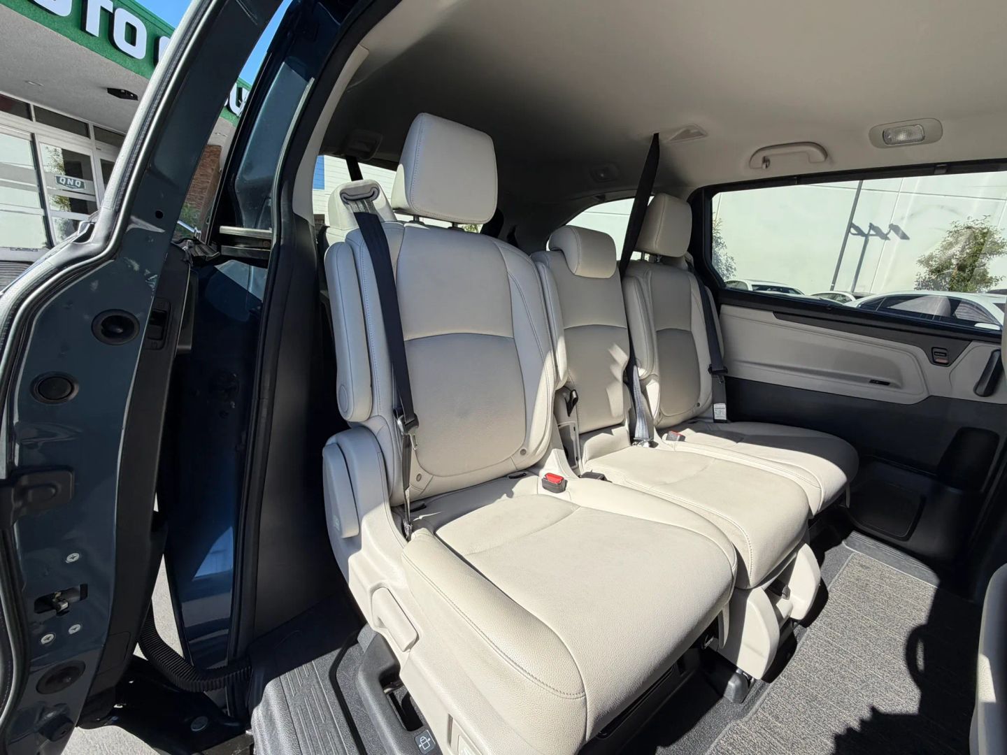 Photo 17 of this Honda Odyssey