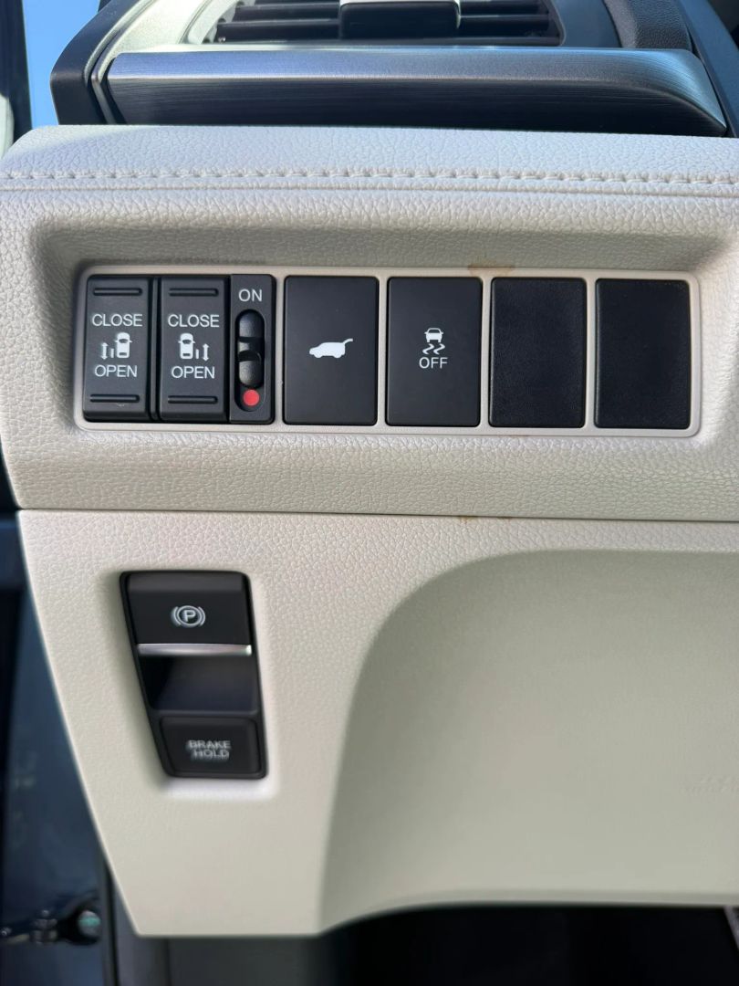 Photo 30 of this Honda Odyssey