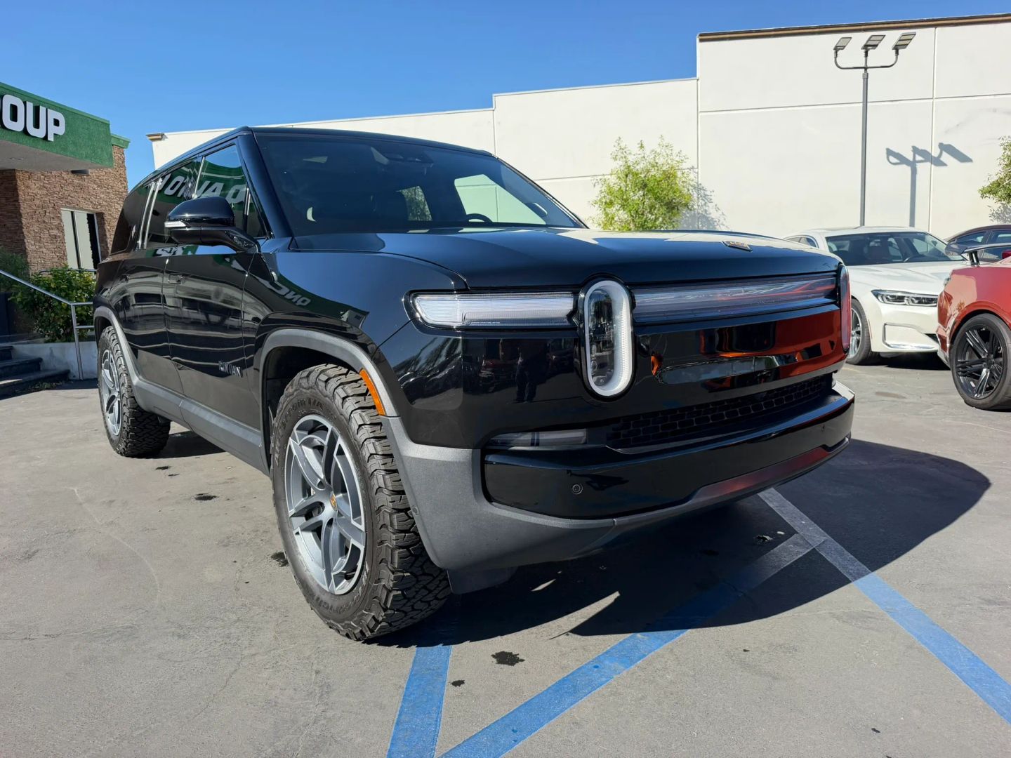 Photo 4 of this Rivian R1S