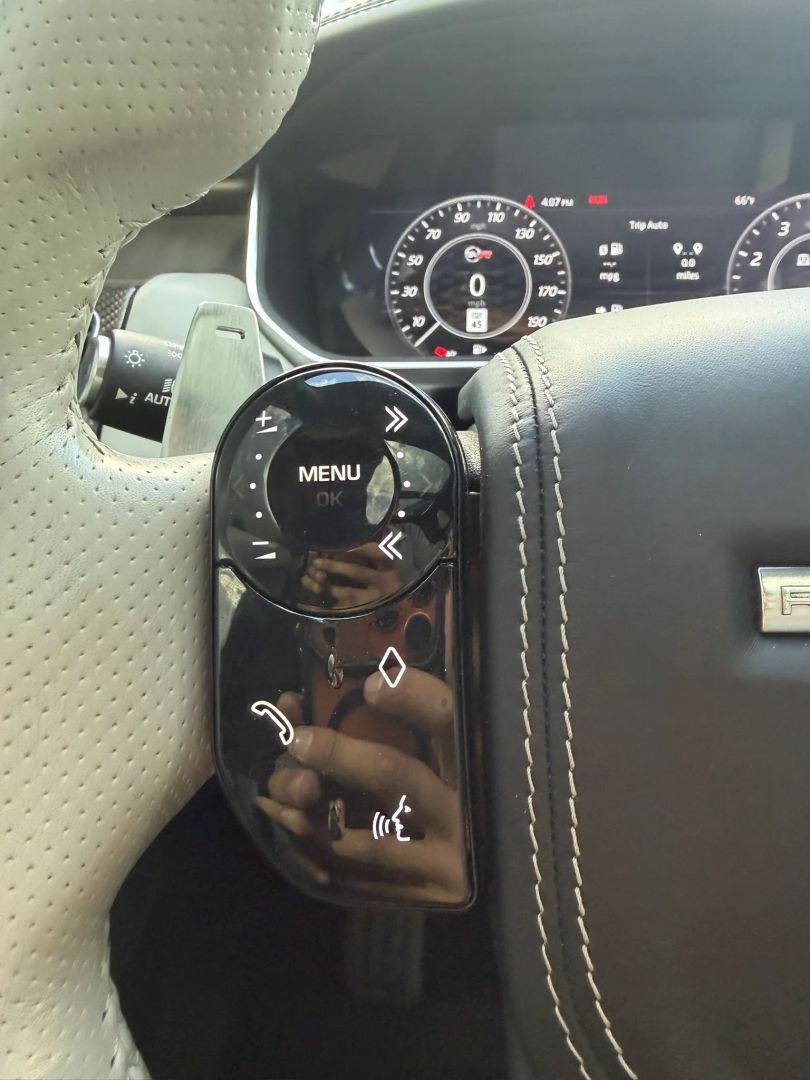 Photo 28 of this Land Rover Range Rover Sport