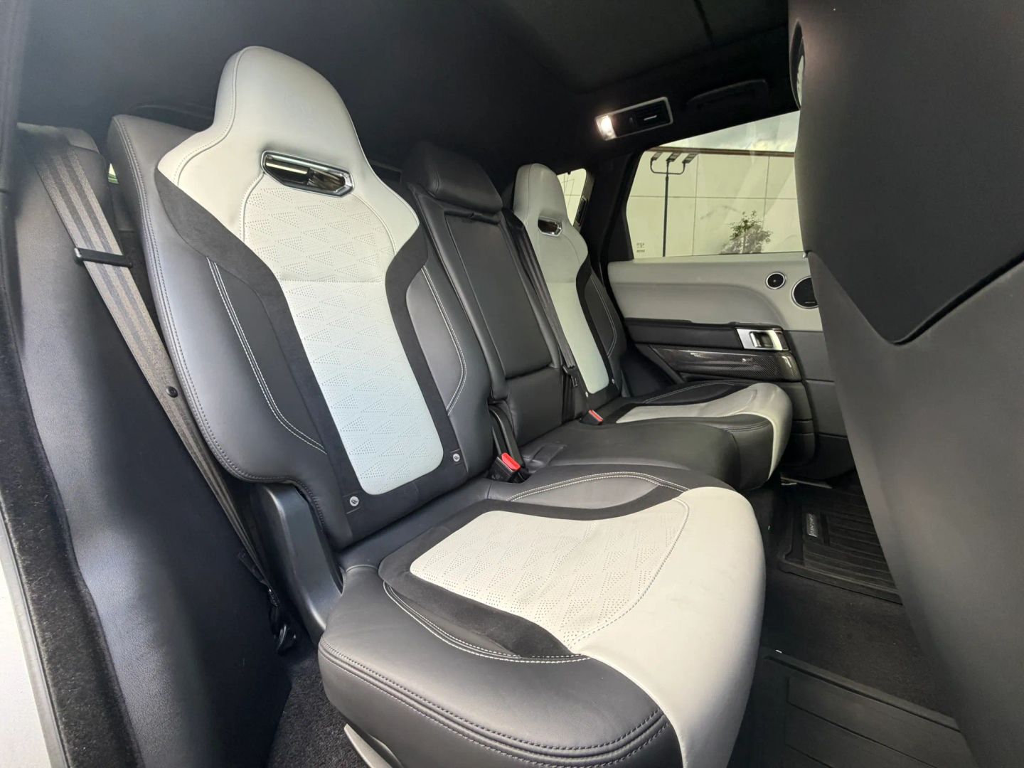 Photo 37 of this Land Rover Range Rover Sport
