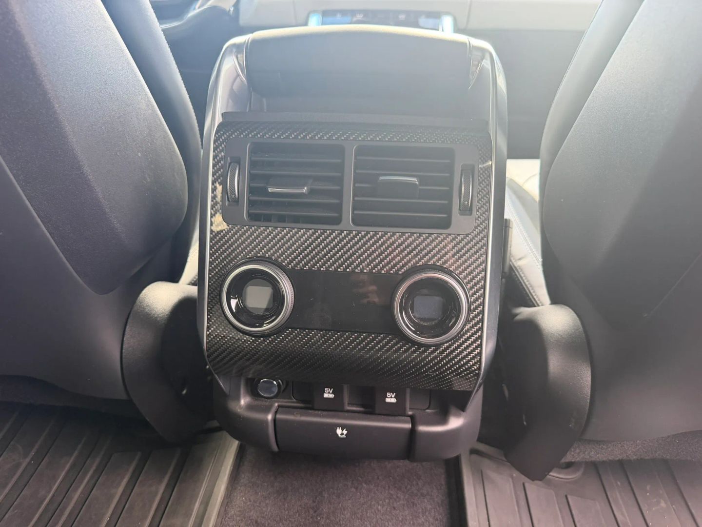 Photo 38 of this Land Rover Range Rover Sport