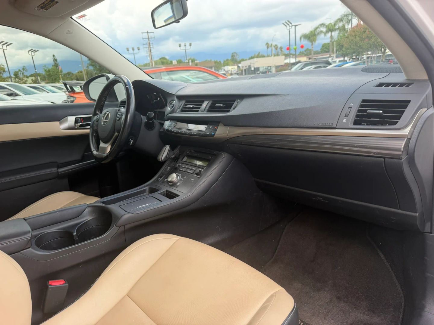 Photo 23 of this Lexus CT 200h