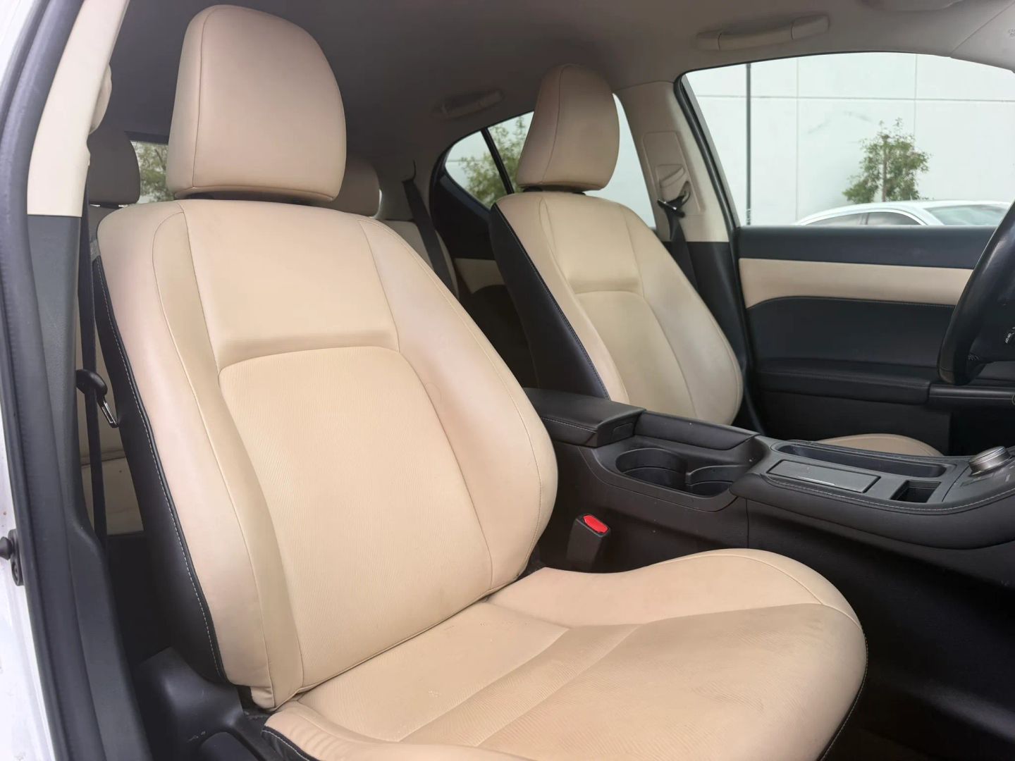 Photo 21 of this Lexus CT 200h