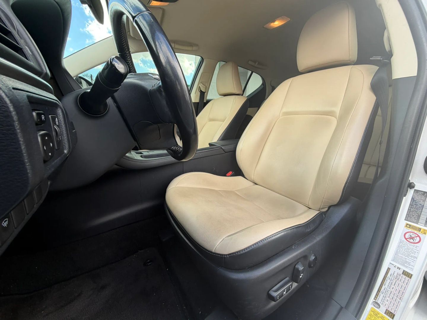 Photo 19 of this Lexus CT 200h