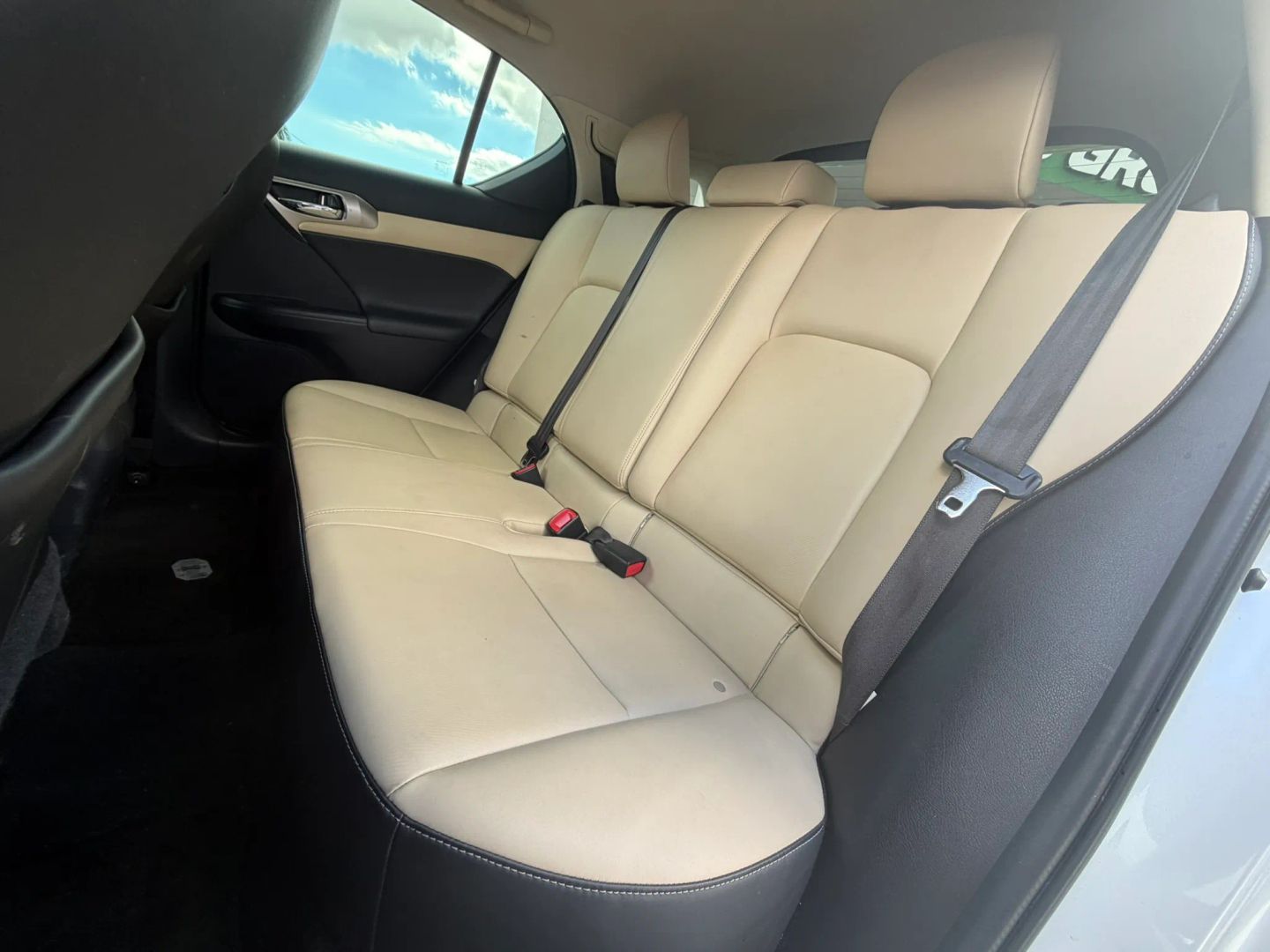 Photo 30 of this Lexus CT 200h